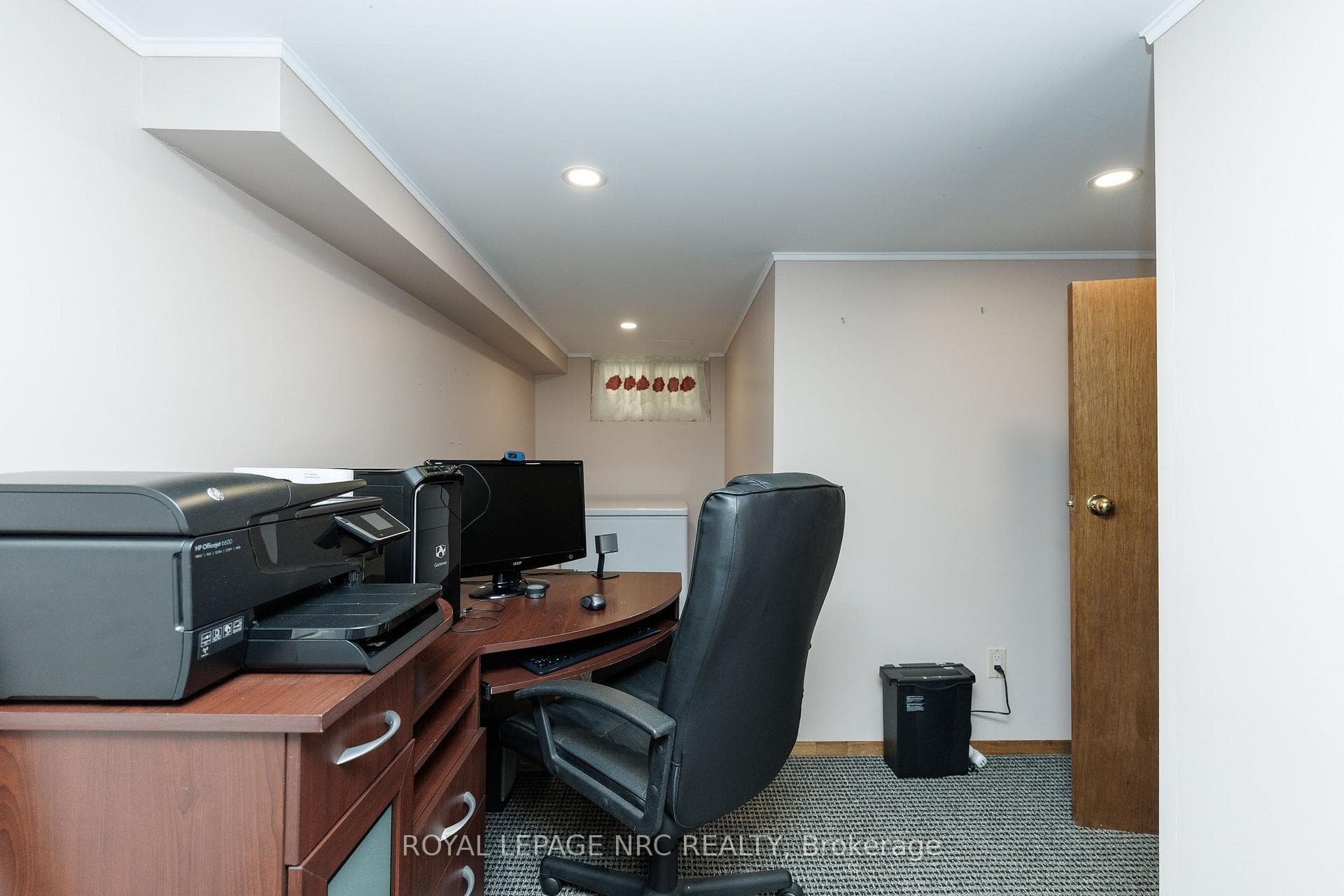 237 PALING Avenue photo 31