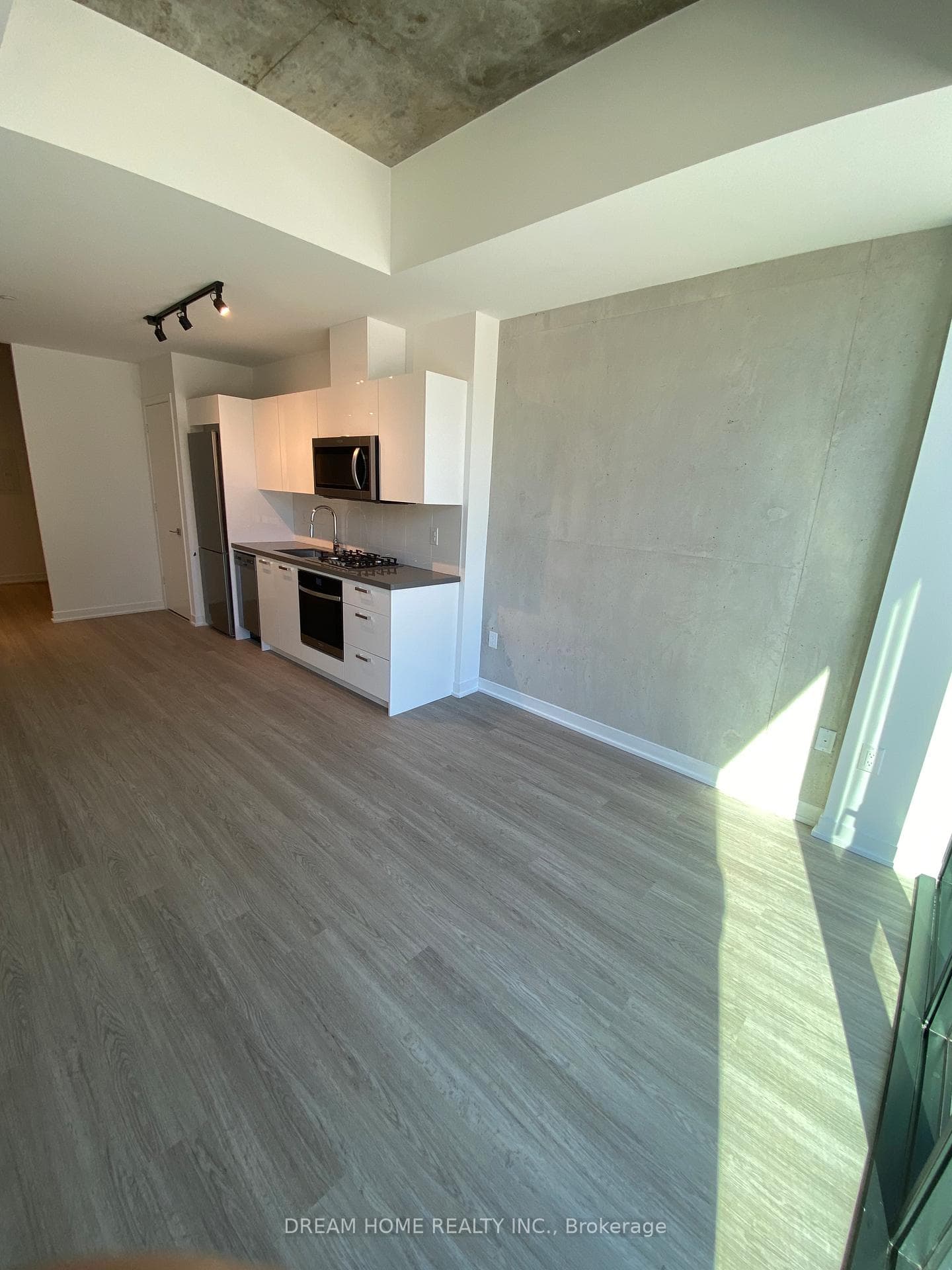 195 mccaul Street Unit 707 photo 8