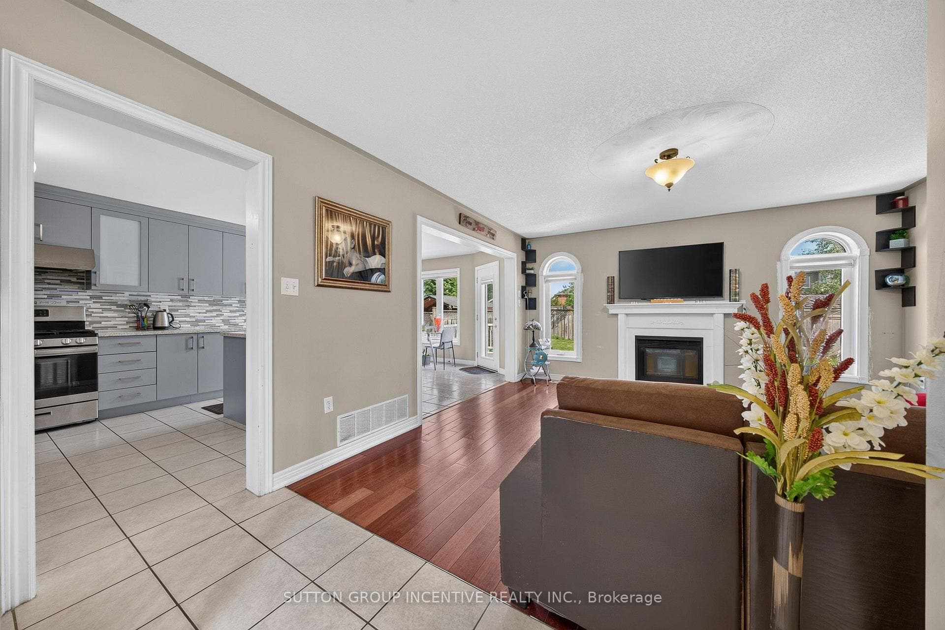 850 Leslie Drive photo 4