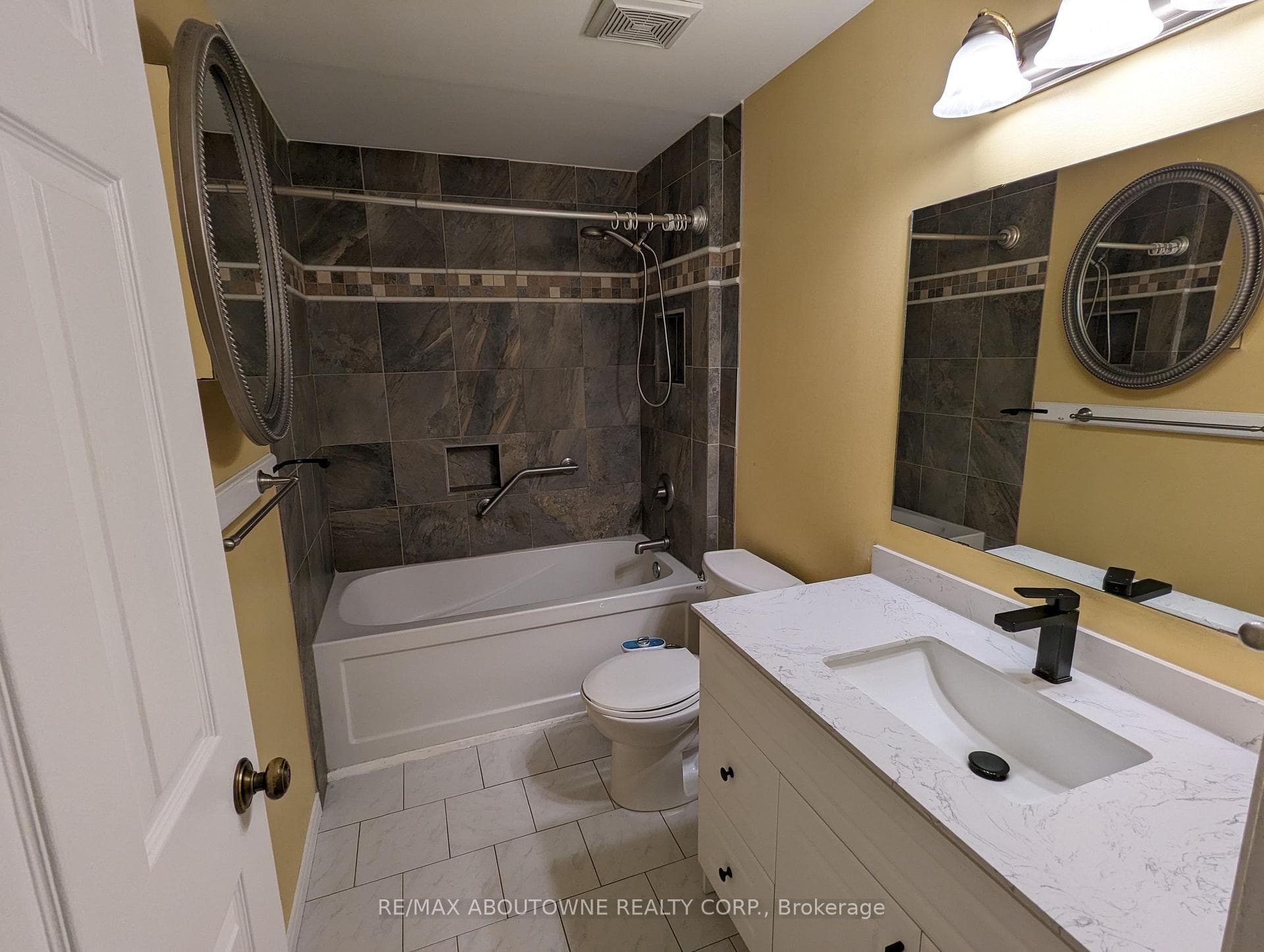 1 Royalwood Court Unit 66 photo 32