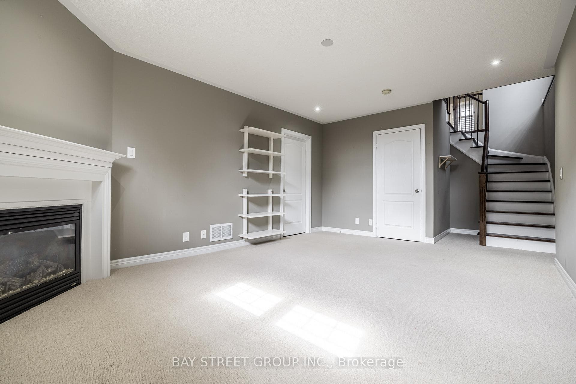 4 Courtland Crescent photo 36