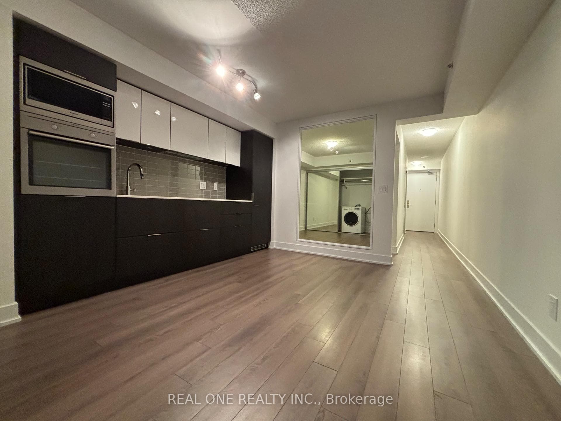 318 Richmond Street Unit 614 photo 1