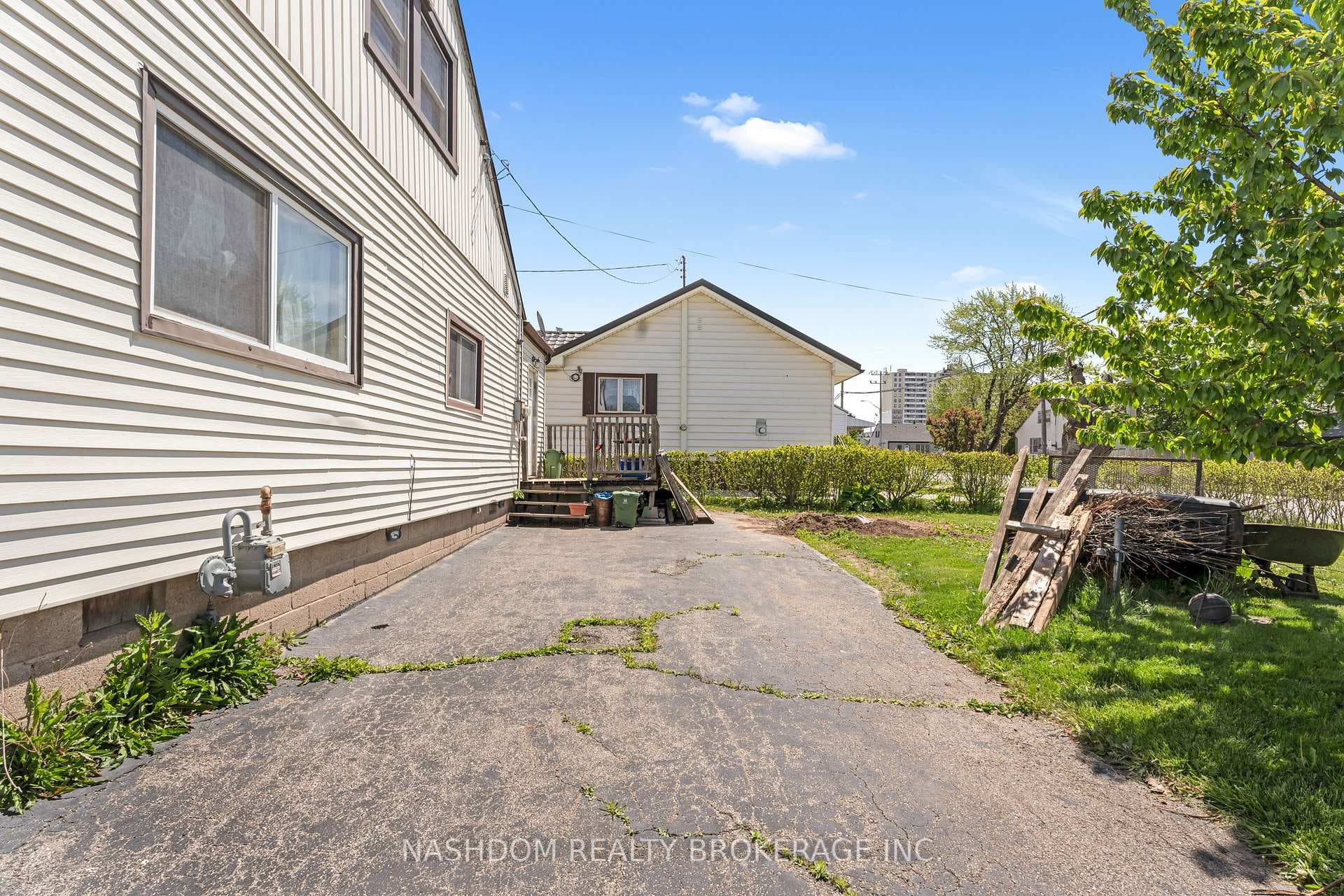 306 Adeline Avenue photo 5