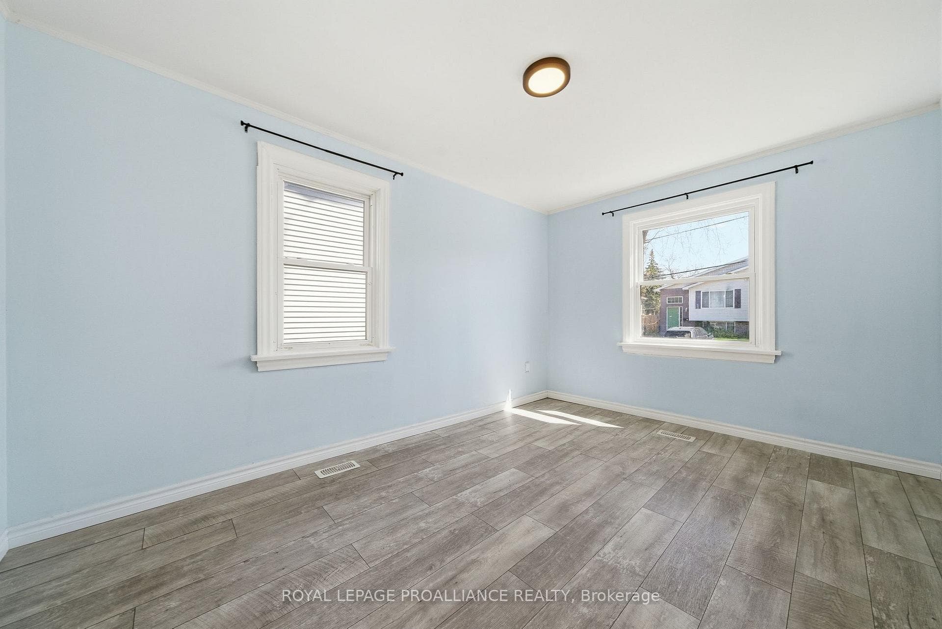 38 Oak Street photo 9