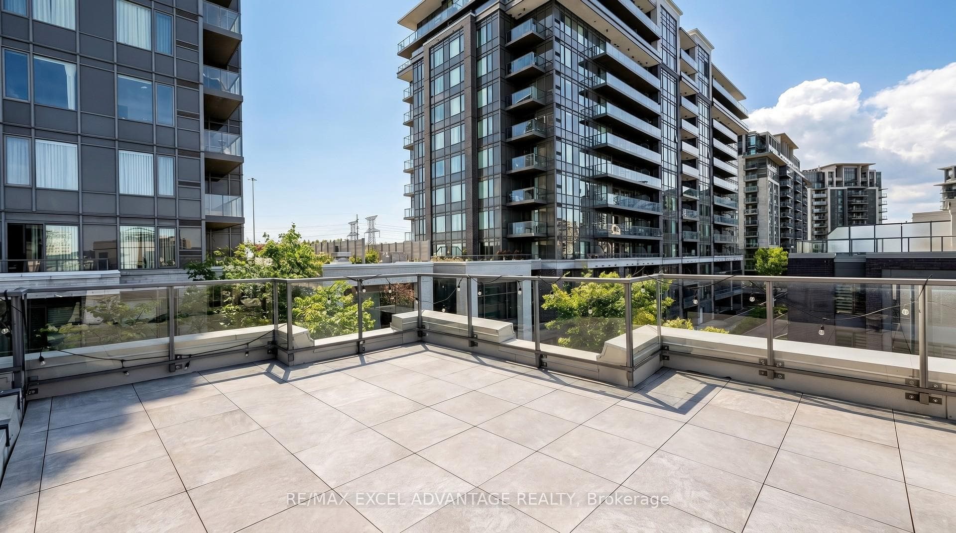 580 SQ FT Roof Top Terrace