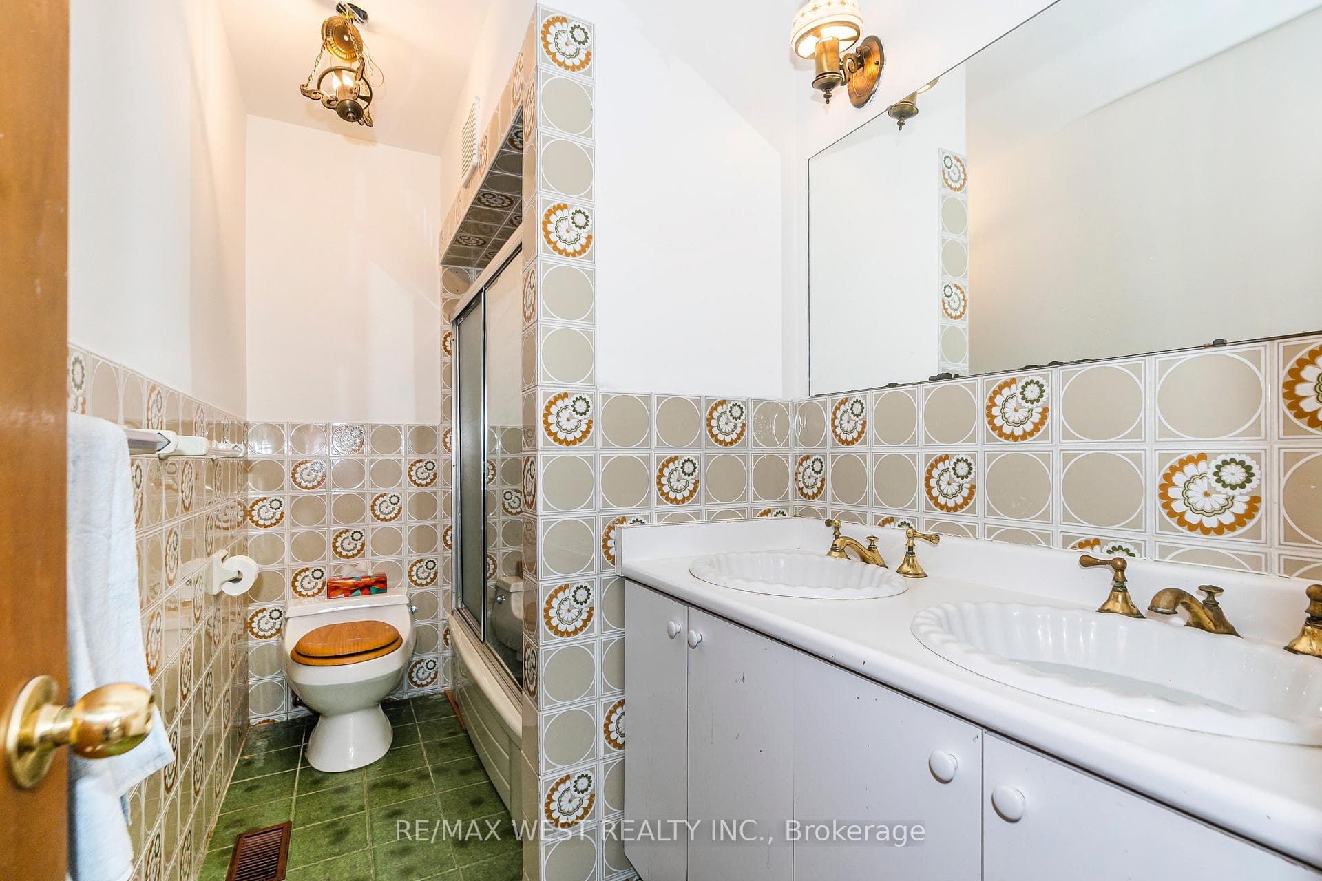 248 Rustic Road photo 21