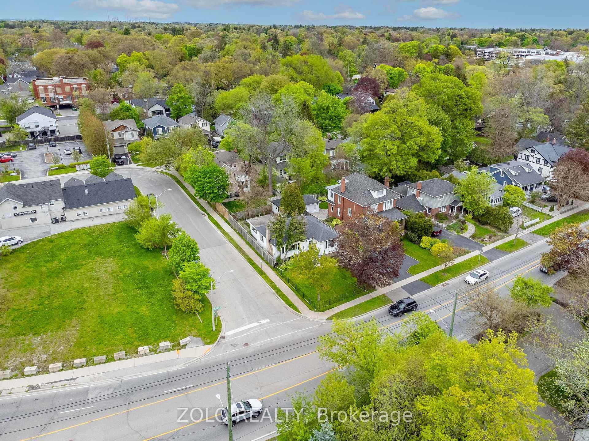 427 Trafalgar Road photo 33