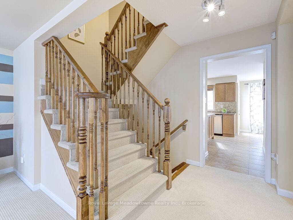220 Magurn Gate photo 20