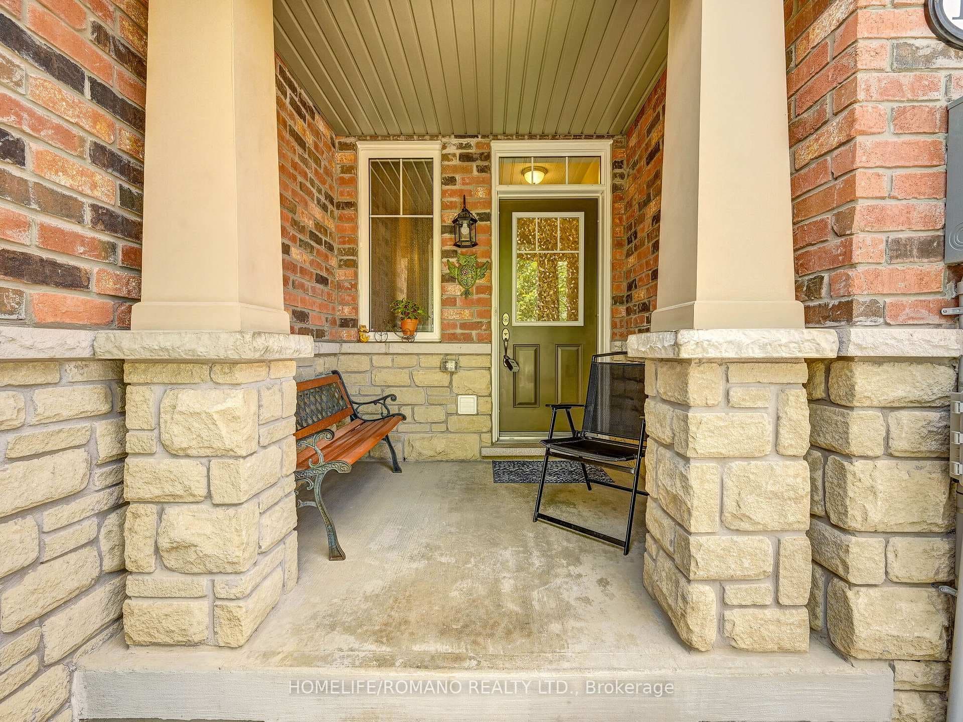 105 Abigail Crescent photo 5