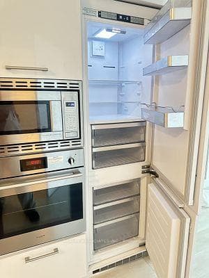 2221 Yonge Street Unit 3104 photo 8