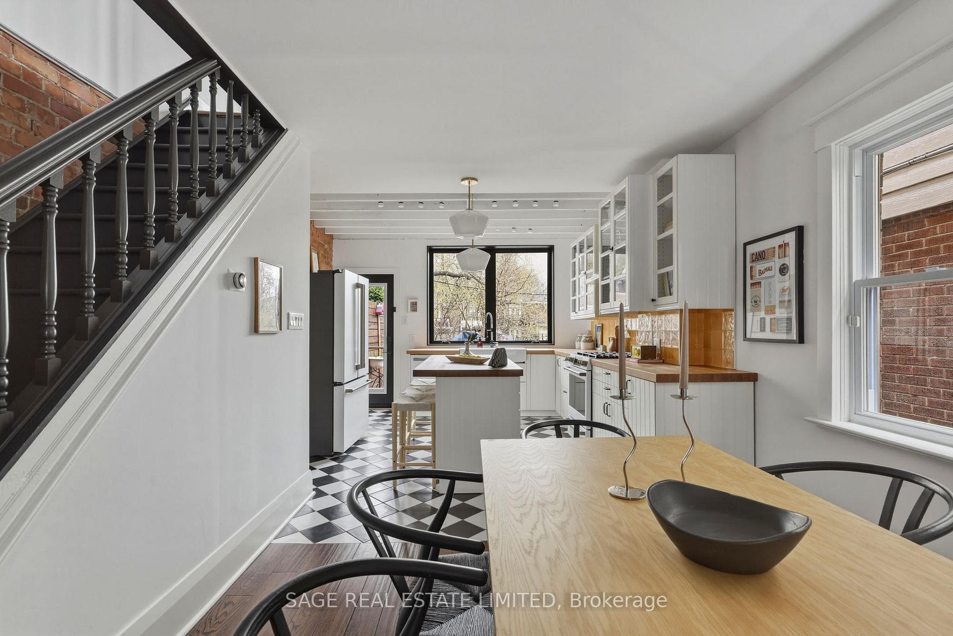 31 Glenmore Road photo 1
