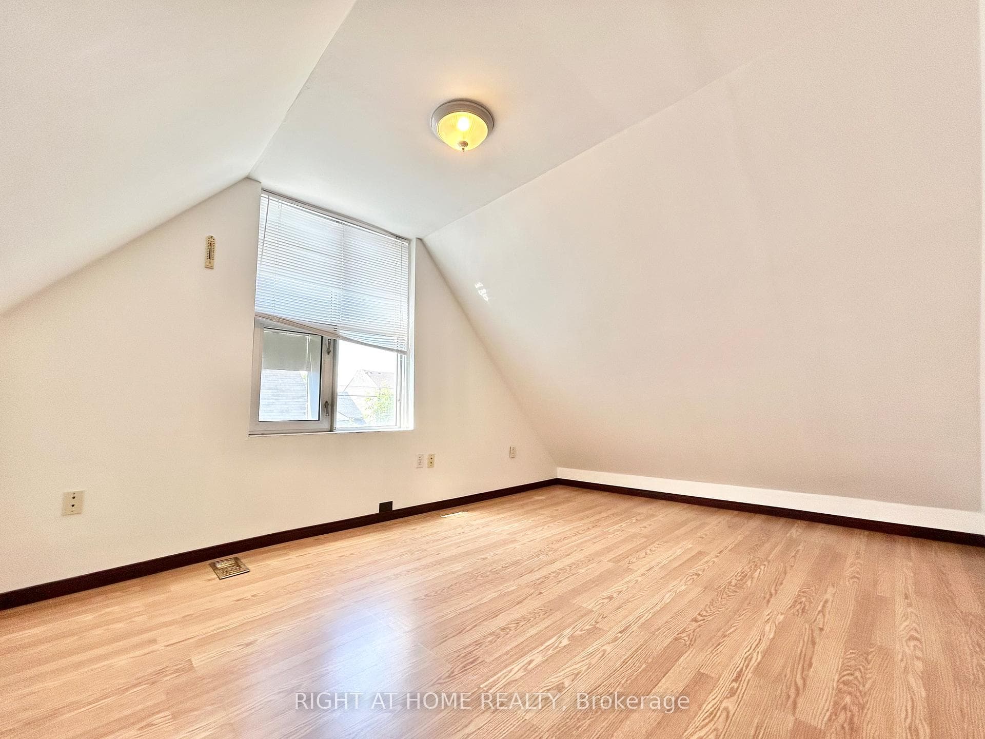 9 Oak Avenue photo 21