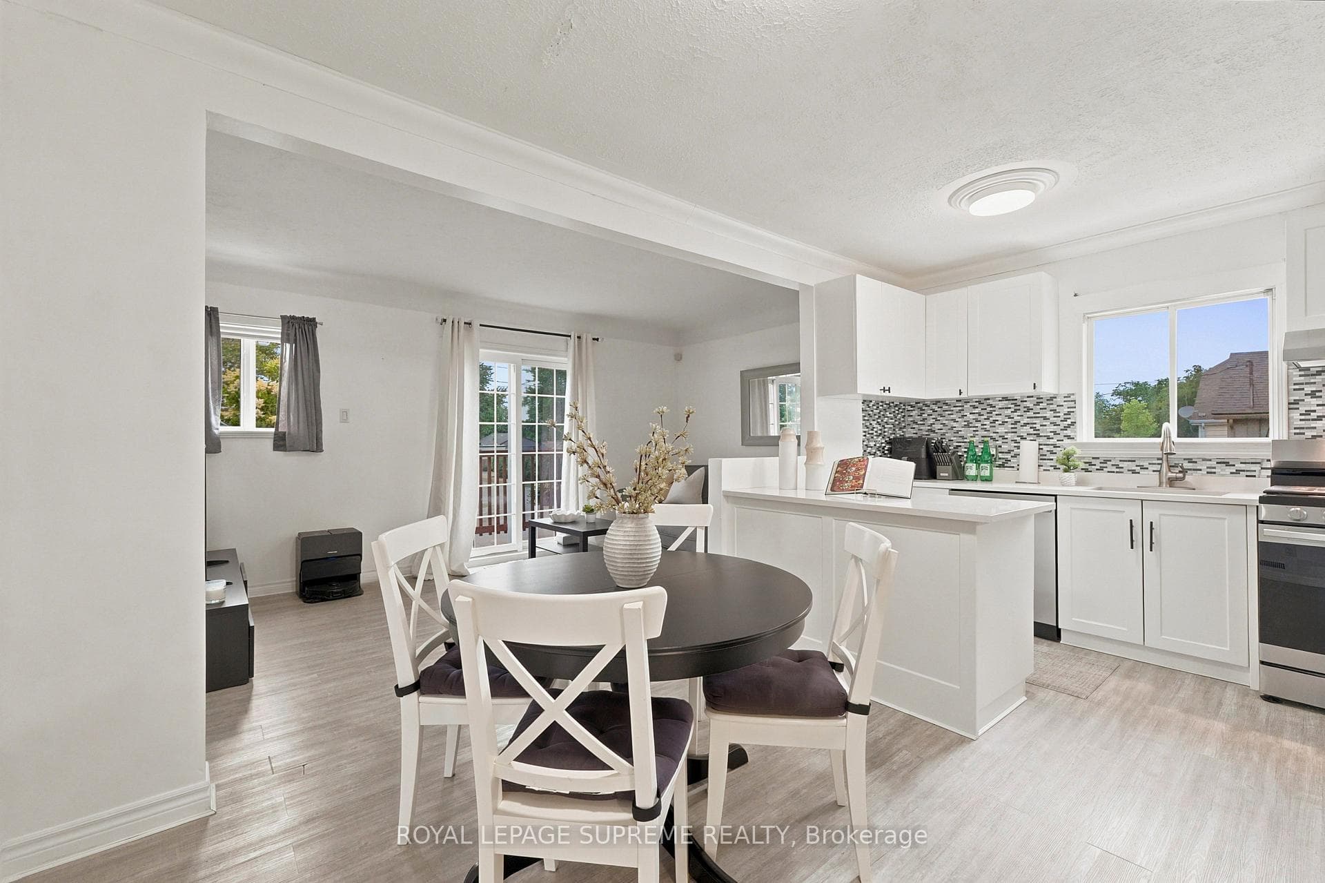 24 Alexandra Boulevard photo 19