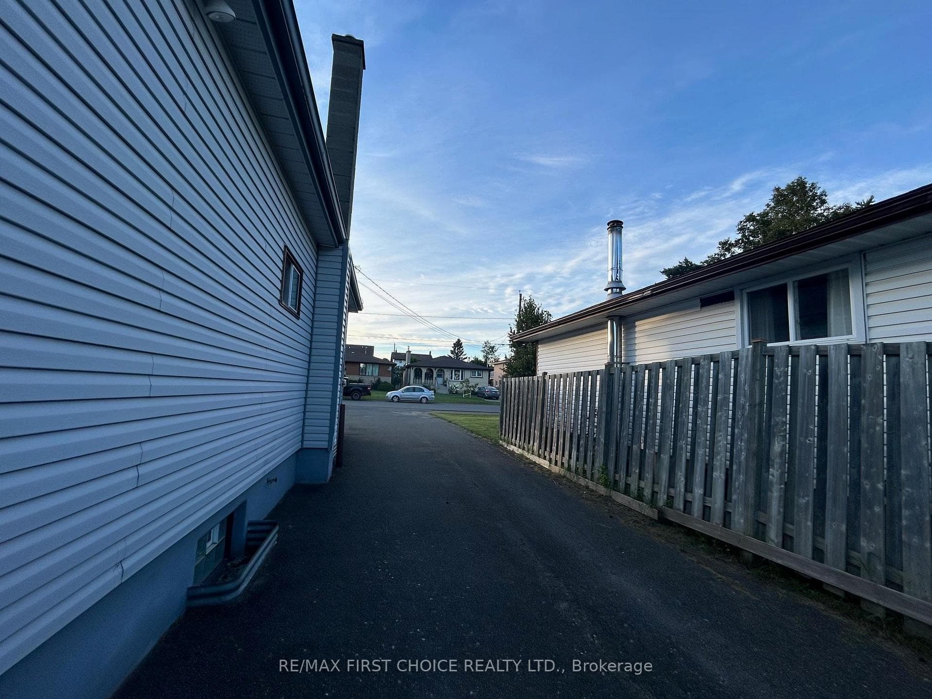 413 Regina Avenue photo 28