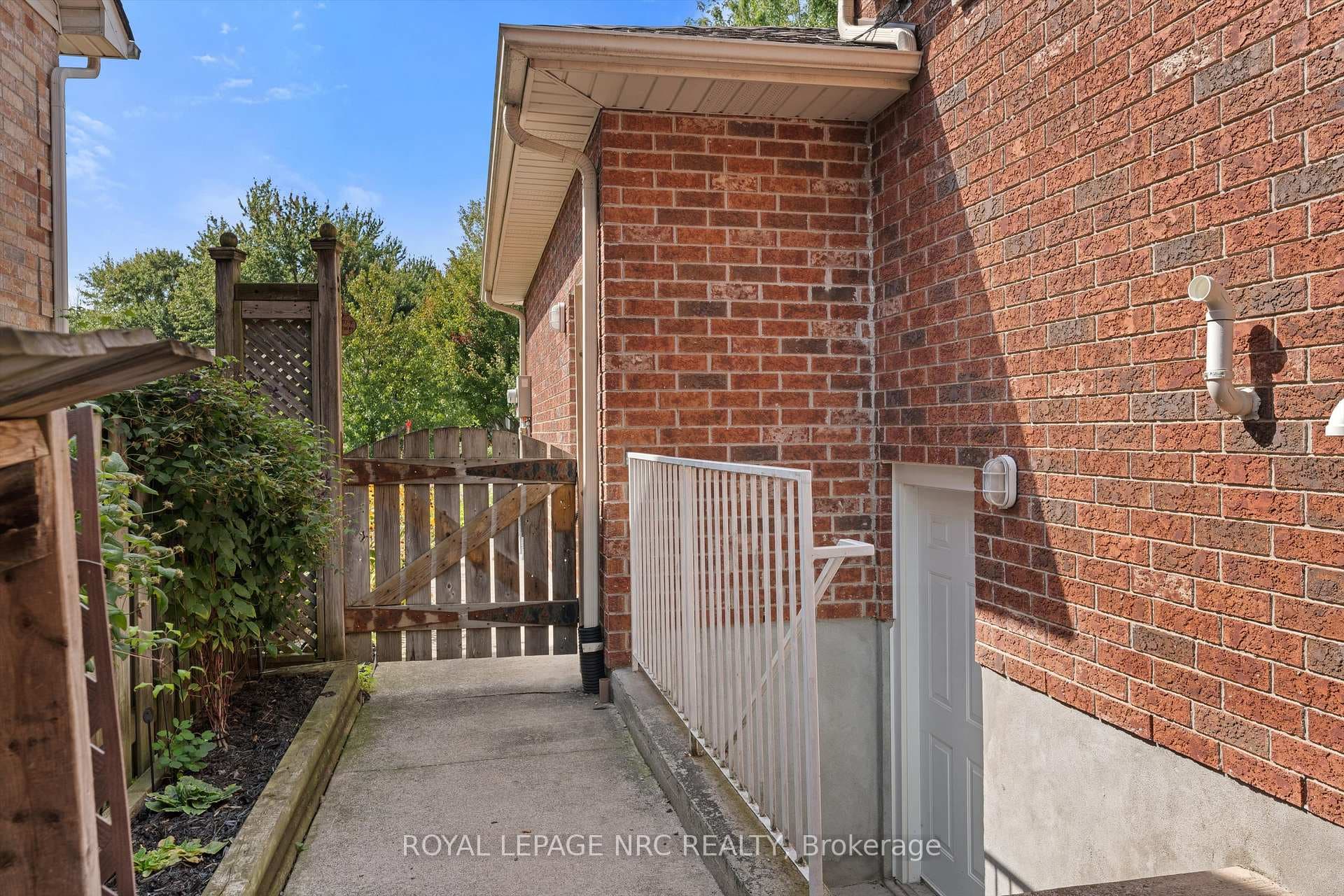 52 Thorold Ave Avenue photo 31