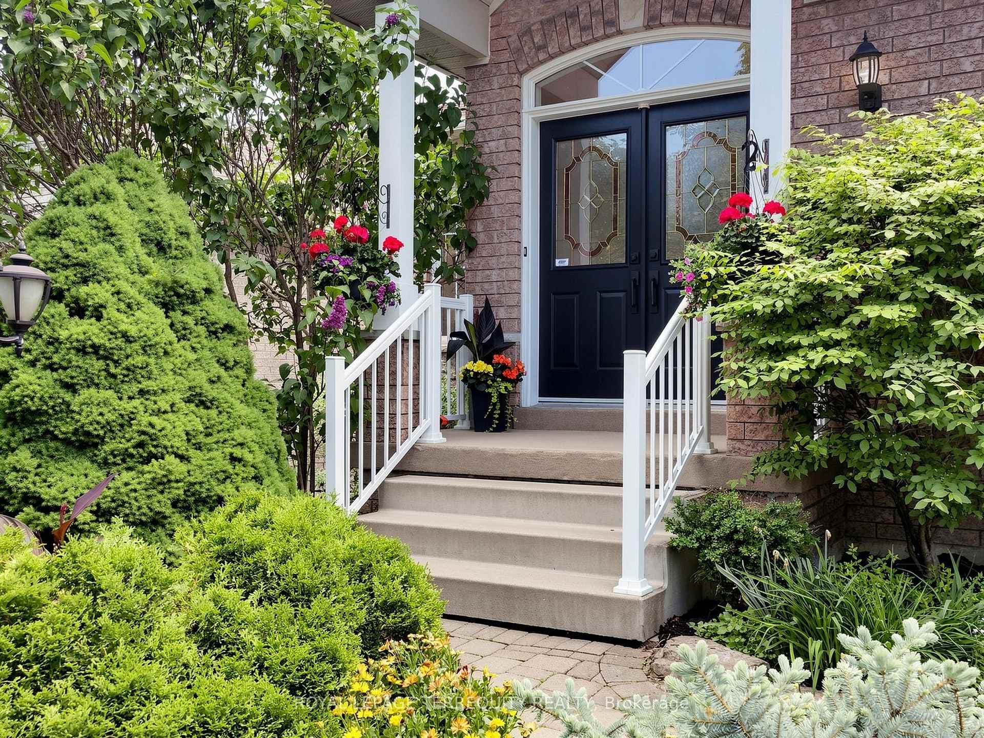 19 Johnson Crescent photo 6