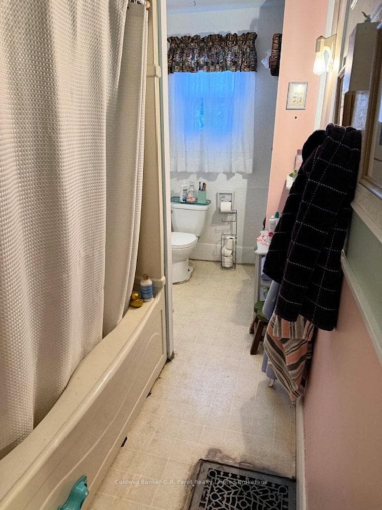 Three Bedroom - 4 pc Bath (#93)