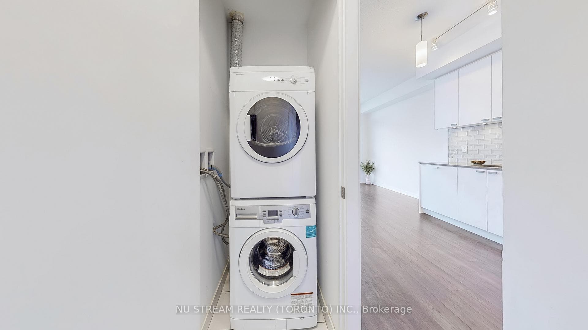 56 Forest Manor Road Unit 2708 photo 21