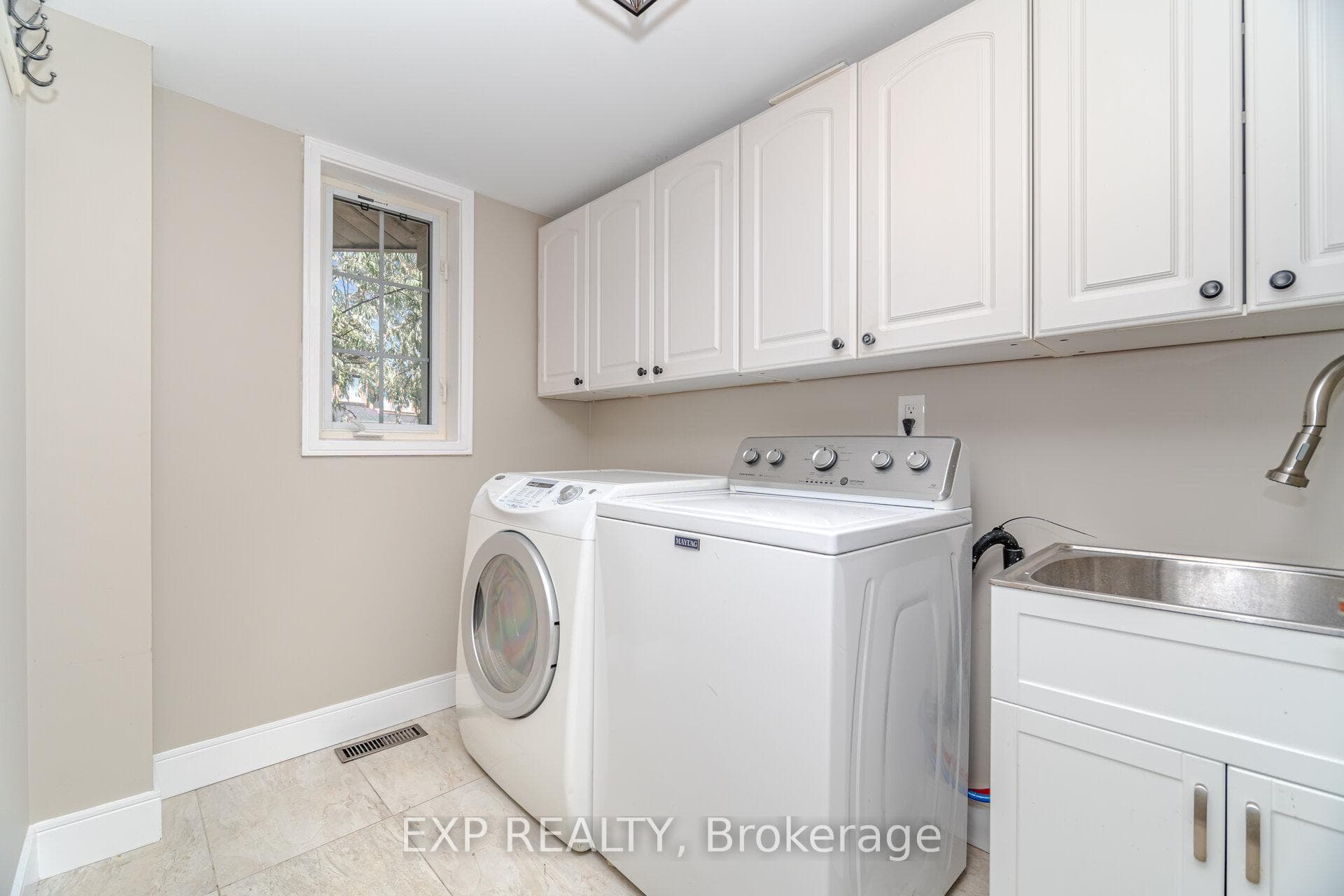 160 DIXON Drive photo 24