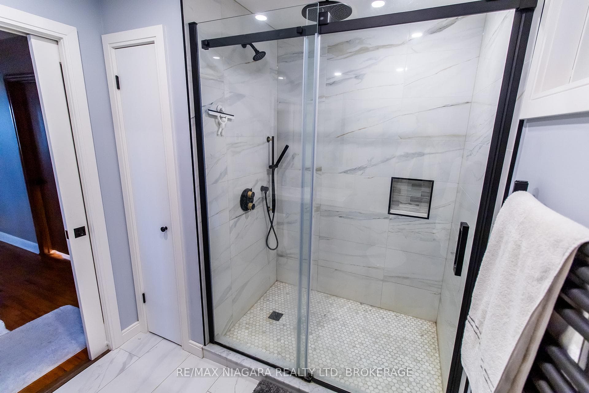 40252 FORKS Road photo 17
