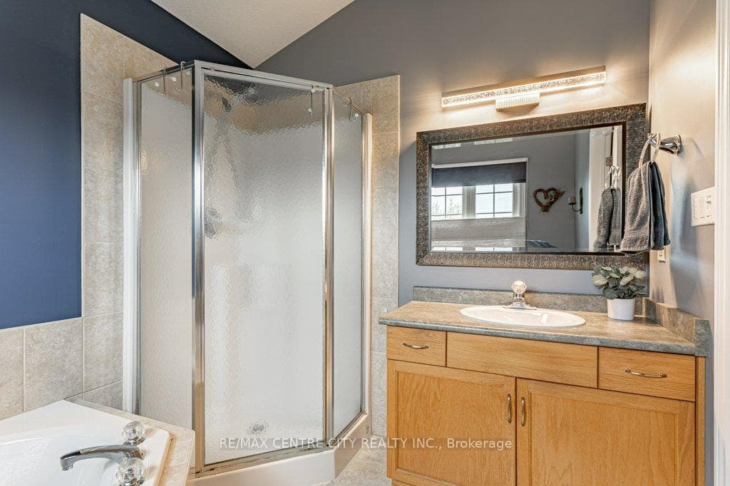 45 Riverbank Drive photo 32