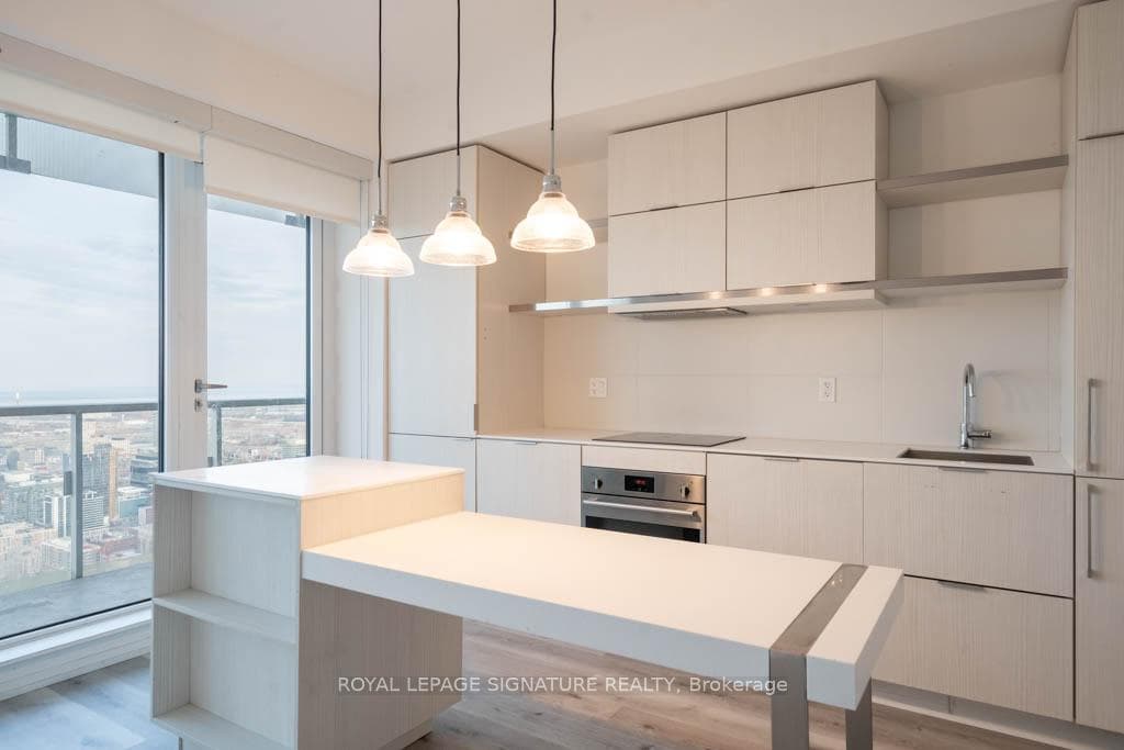 197 Yonge Street Unit 5603 photo 17