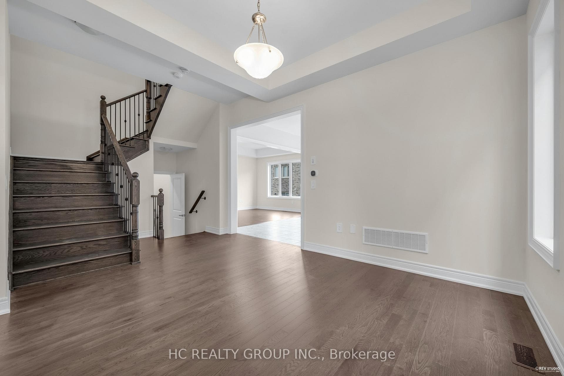 2910 Grindstone Crescent photo 7