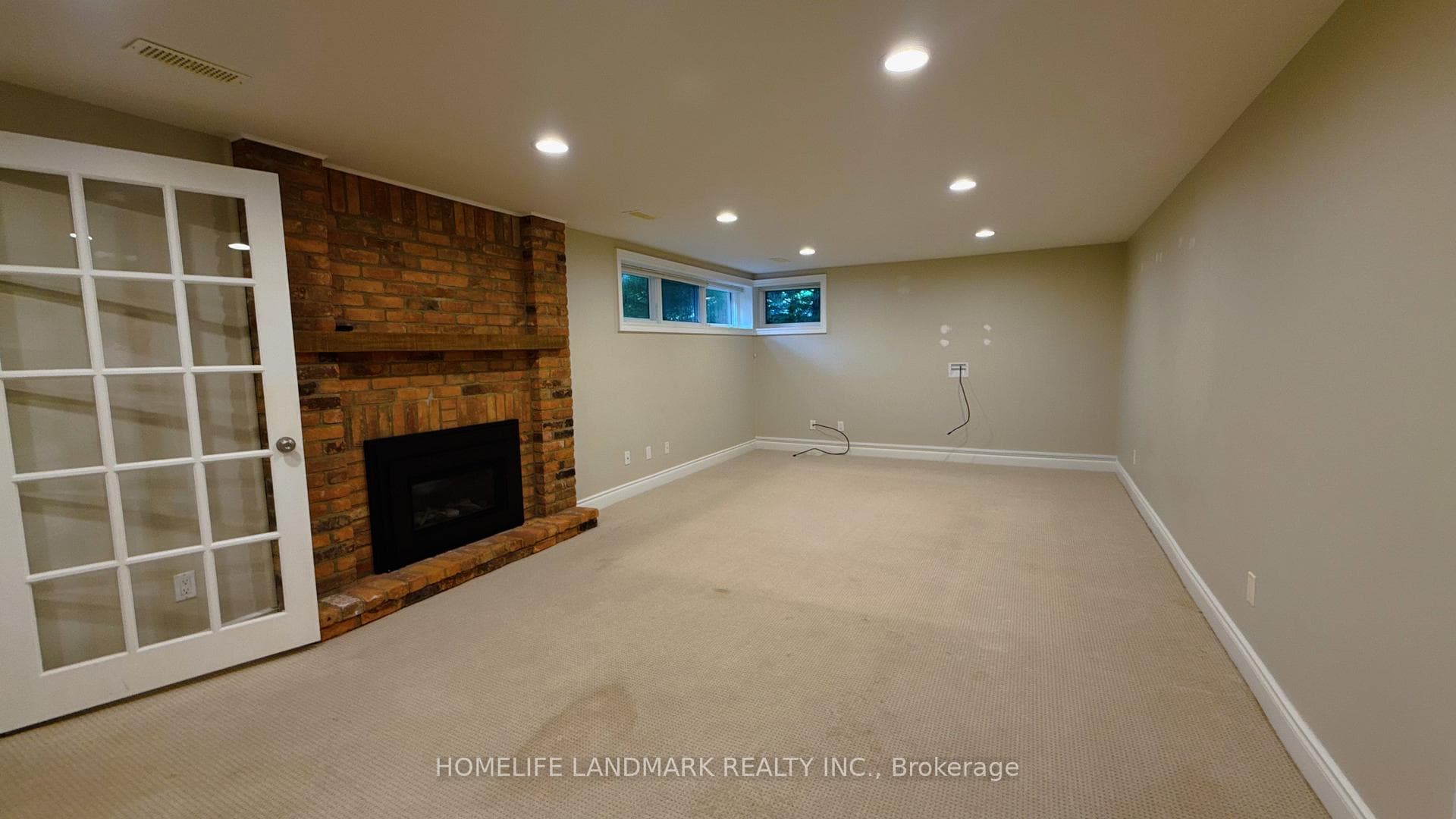 2062 GLENFOREST Crescent photo 13