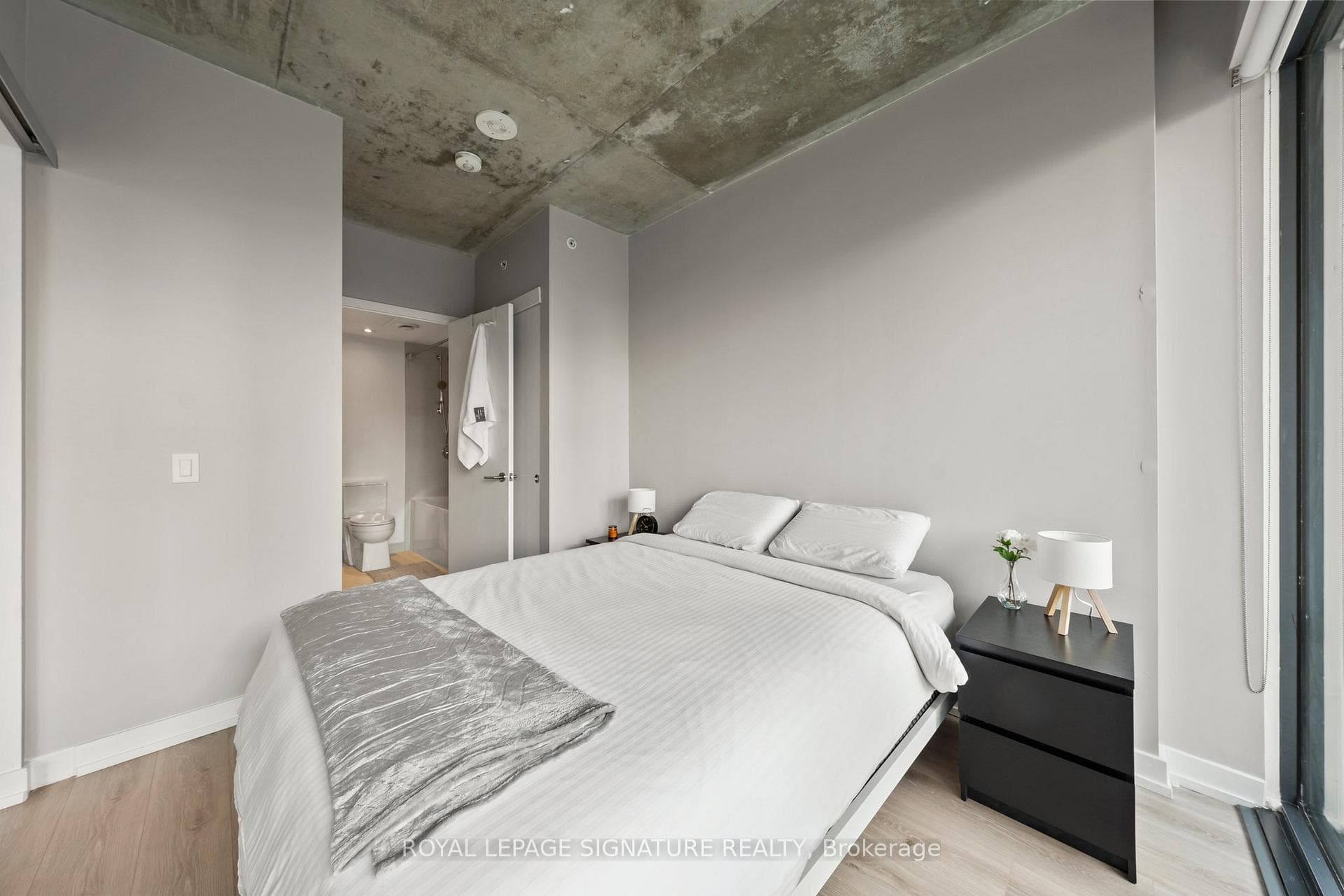 161 Roehampton Avenue Unit 2711 photo 28