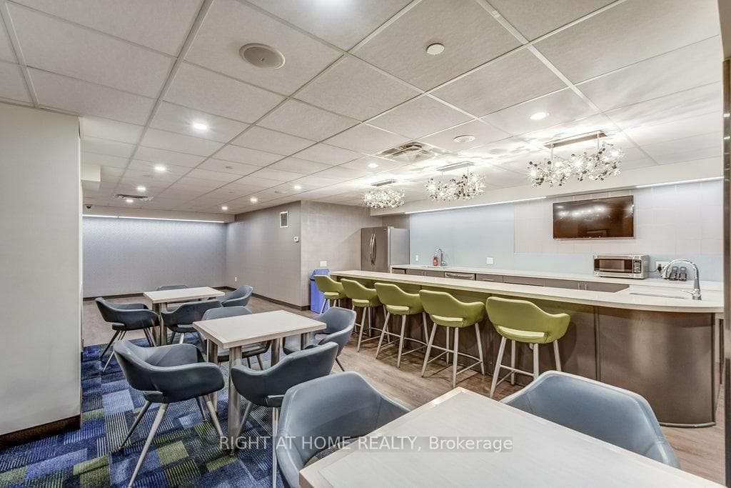 2045 Lake Shore Boulevard Unit 501 photo 28