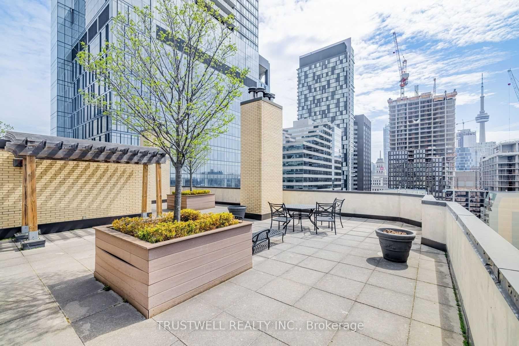 280 Simcoe Street Unit 1102 photo 38