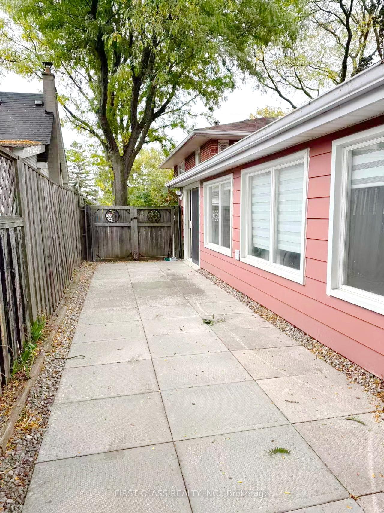 741 Proctor Road Unit Upper photo 32