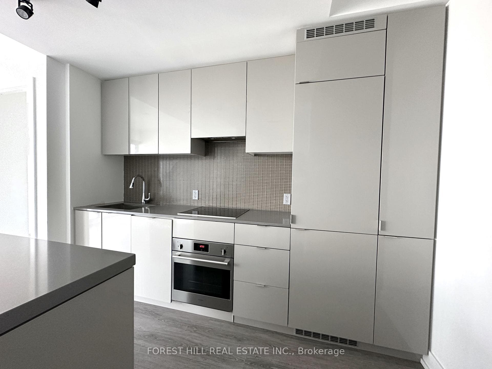7 Grenville Street Unit 5501 photo 4