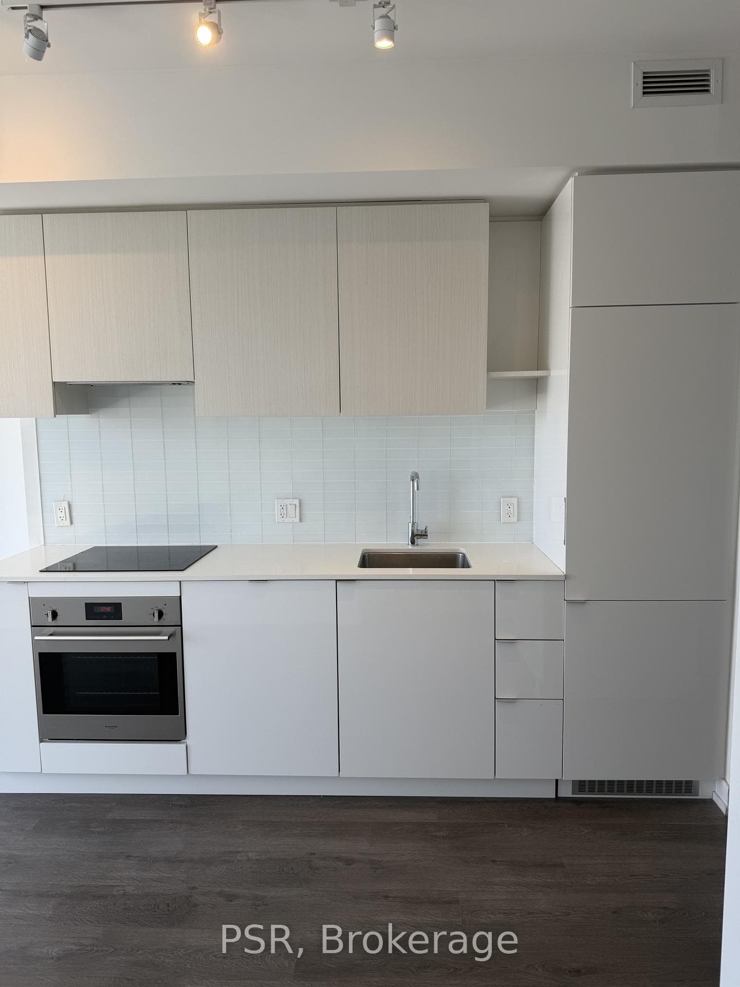 161 Roehampton Avenue Unit 2712 photo 4