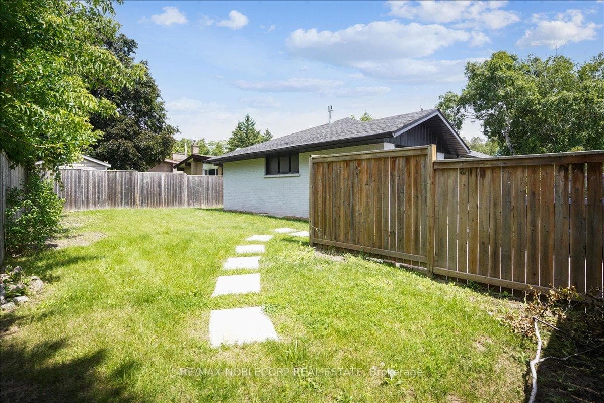 982 Regent Drive Unit Upper photo 32