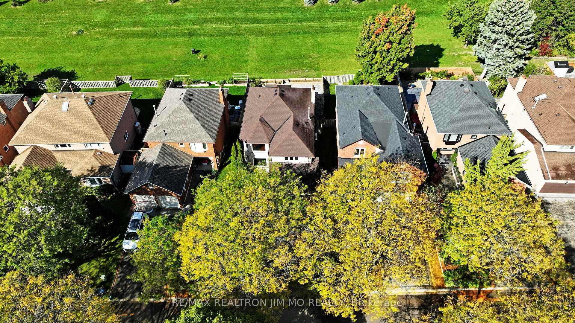 32 Parklawn Crescent photo 29