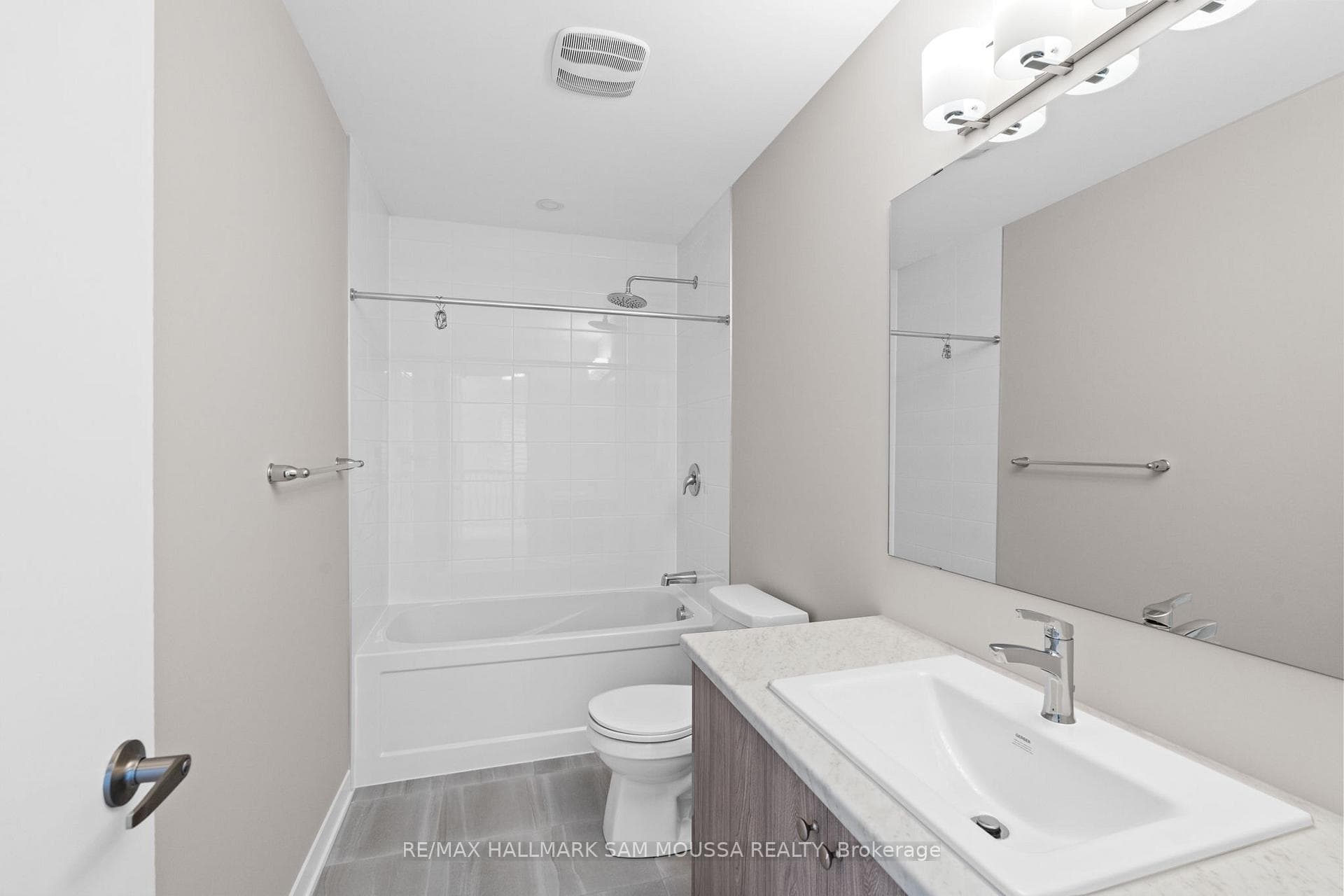 410 Euphoria Crescent photo 34