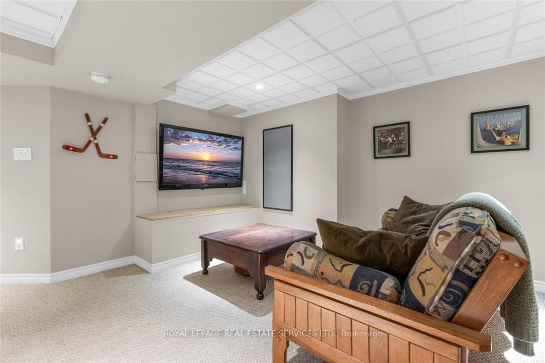 591 Taylor Crescent photo 27