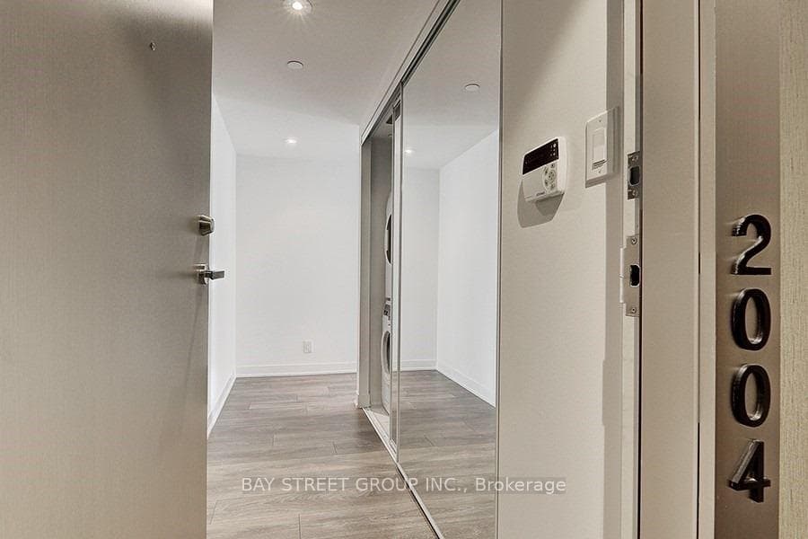 88 Harbour Street Unit 2004 photo 9