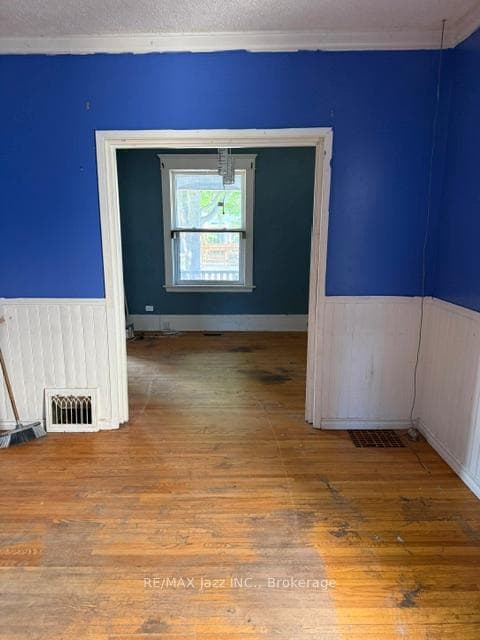 629 Brown Street photo 8