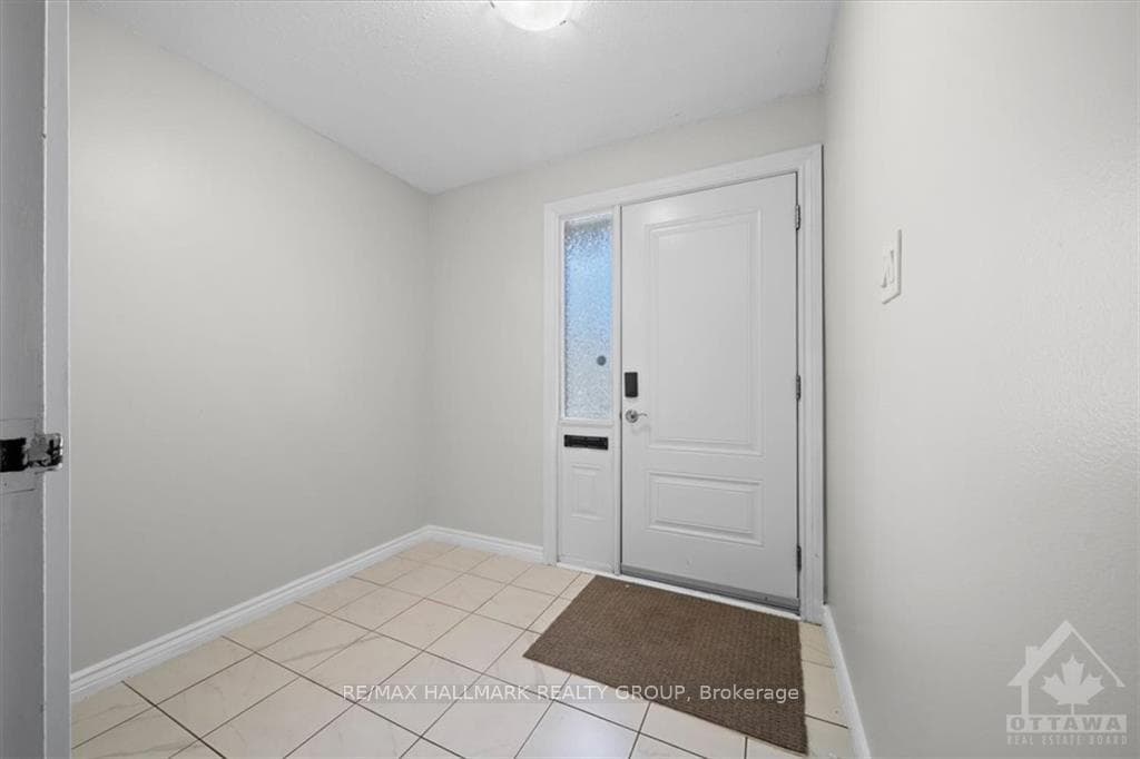 23 MCCLINTOCK Way photo 2