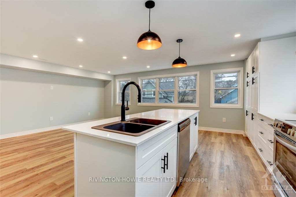 413 DONALD B MUNRO Drive photo 12
