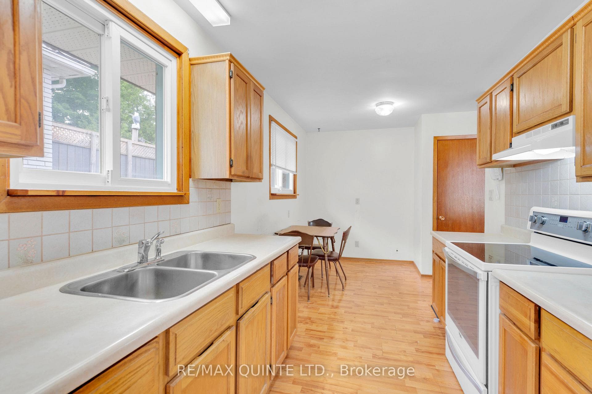 51 Parkview Heights photo 8