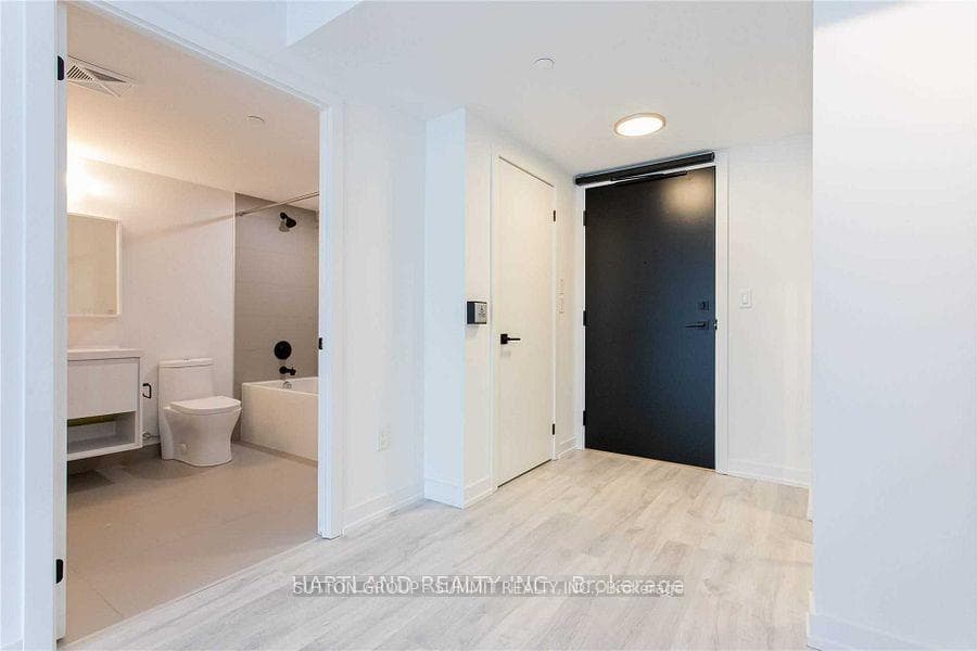 2 Augusta Avenue Unit 403 photo 4