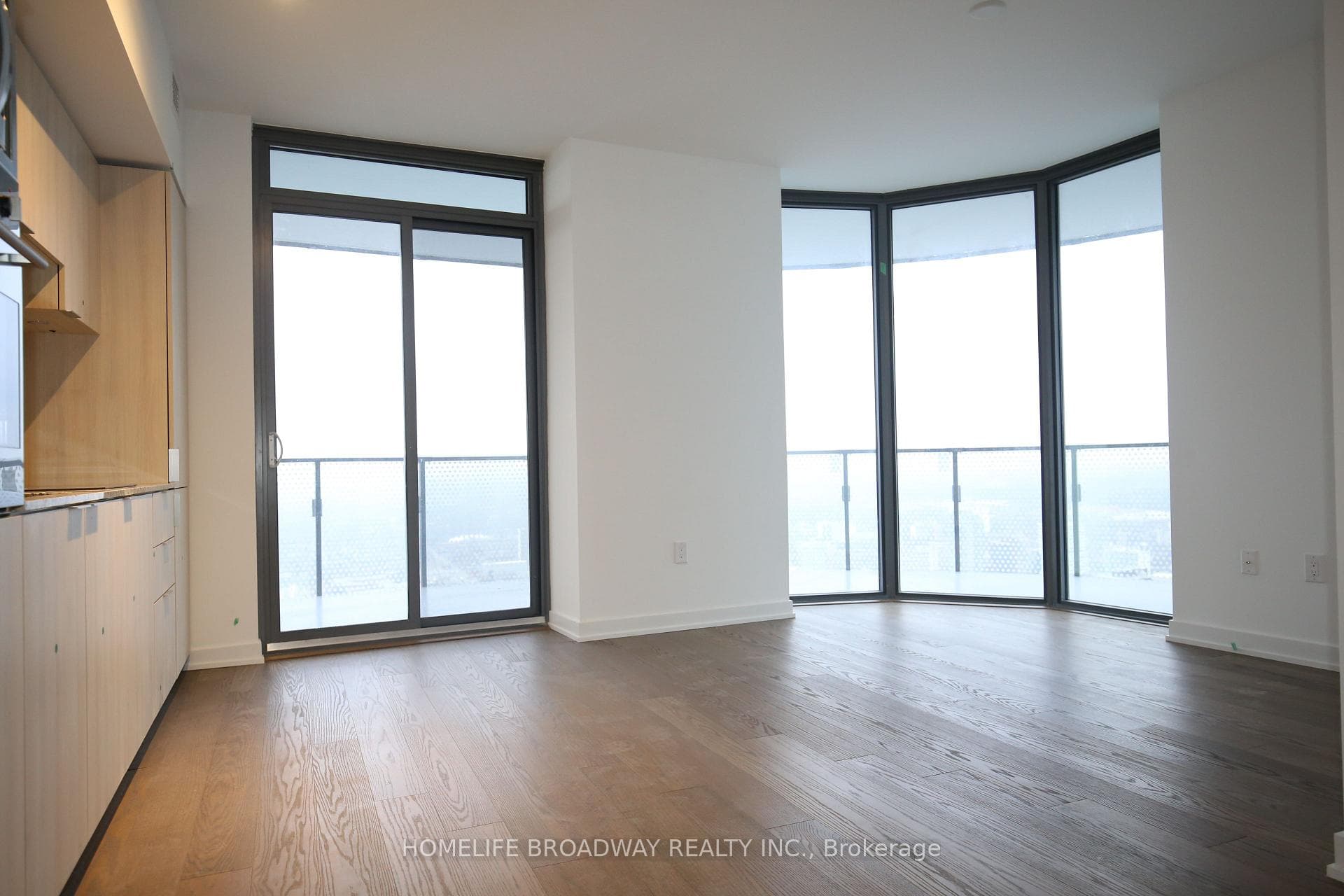11 Wellesley Street Unit 5708 photo 4