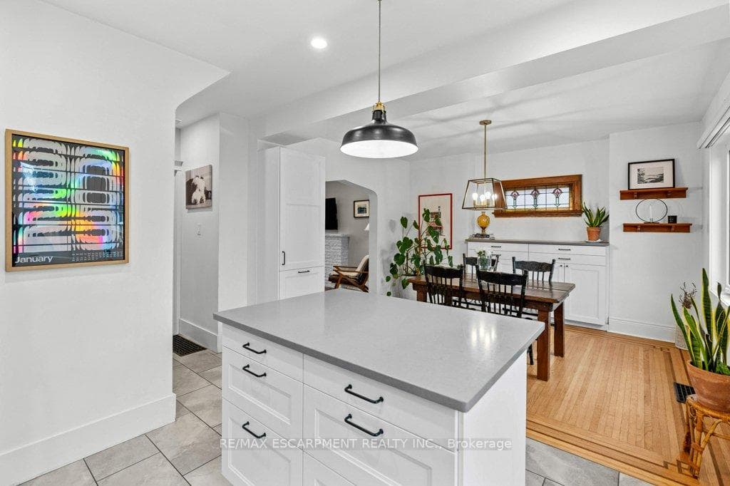 92 Graham Avenue photo 16
