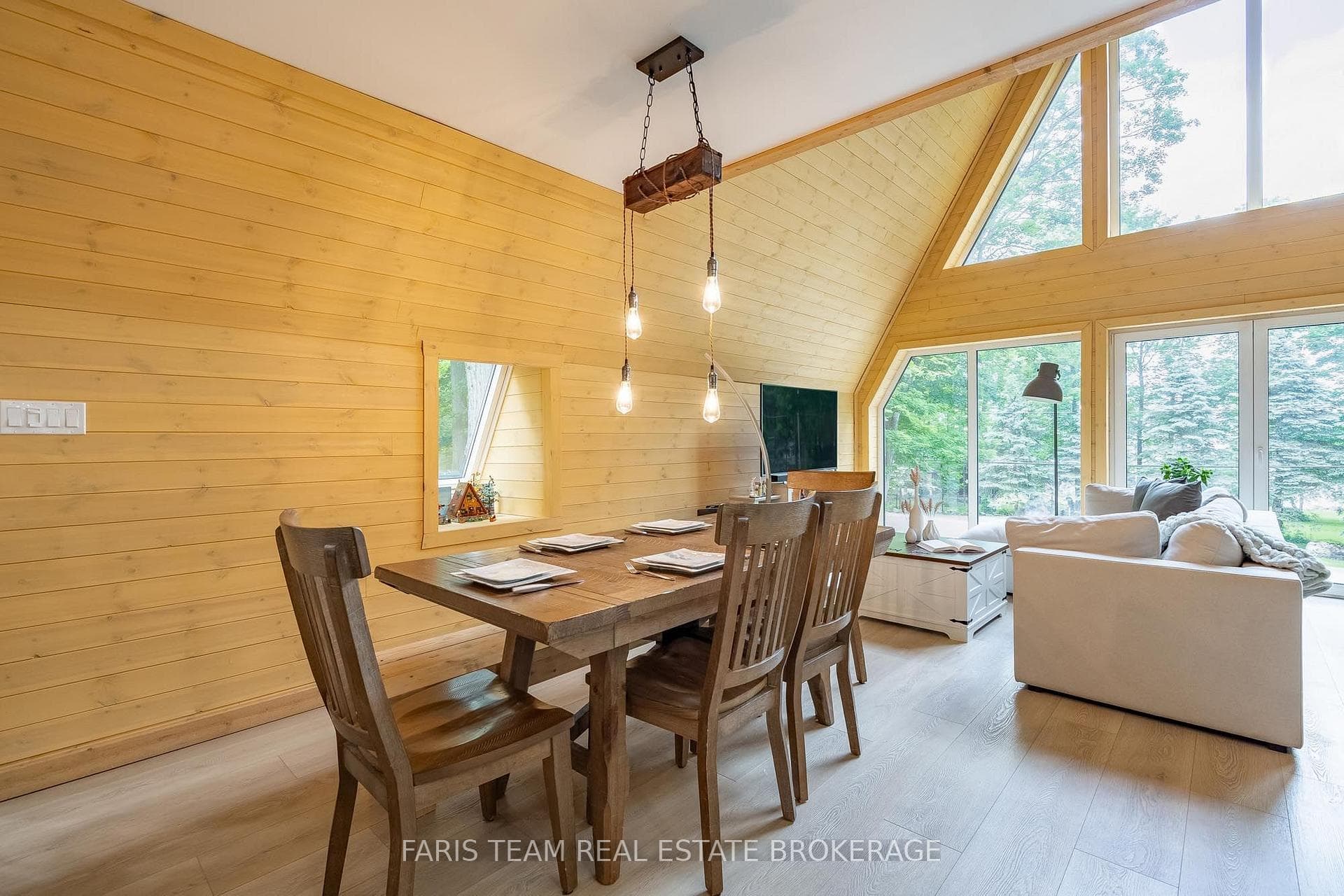 1490 Champlain Road photo 9