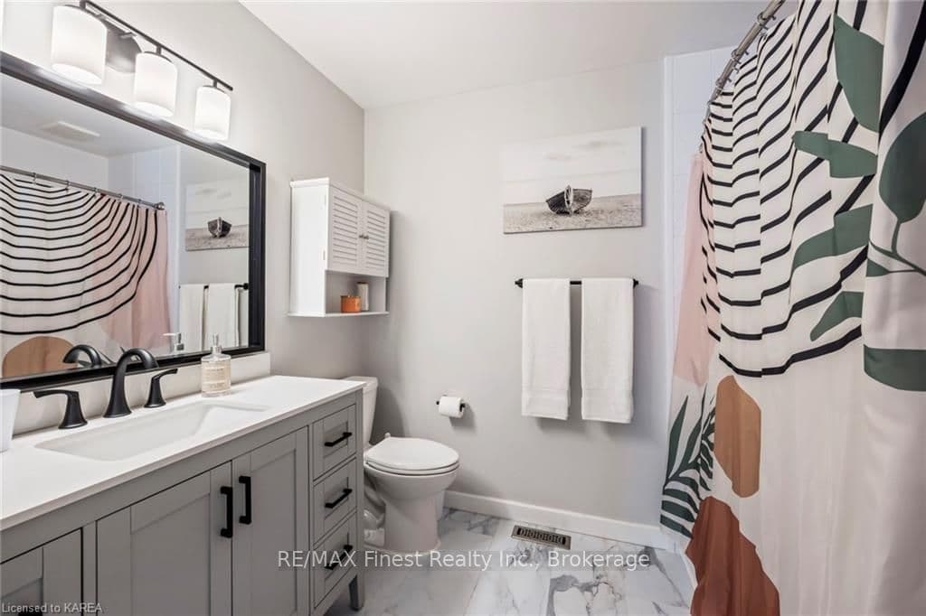 1026 WATERBURY Crescent photo 25