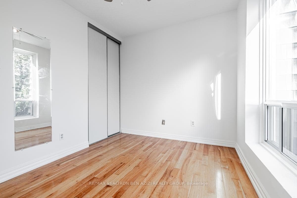 75 upper canada Drive Unit 4 photo 18