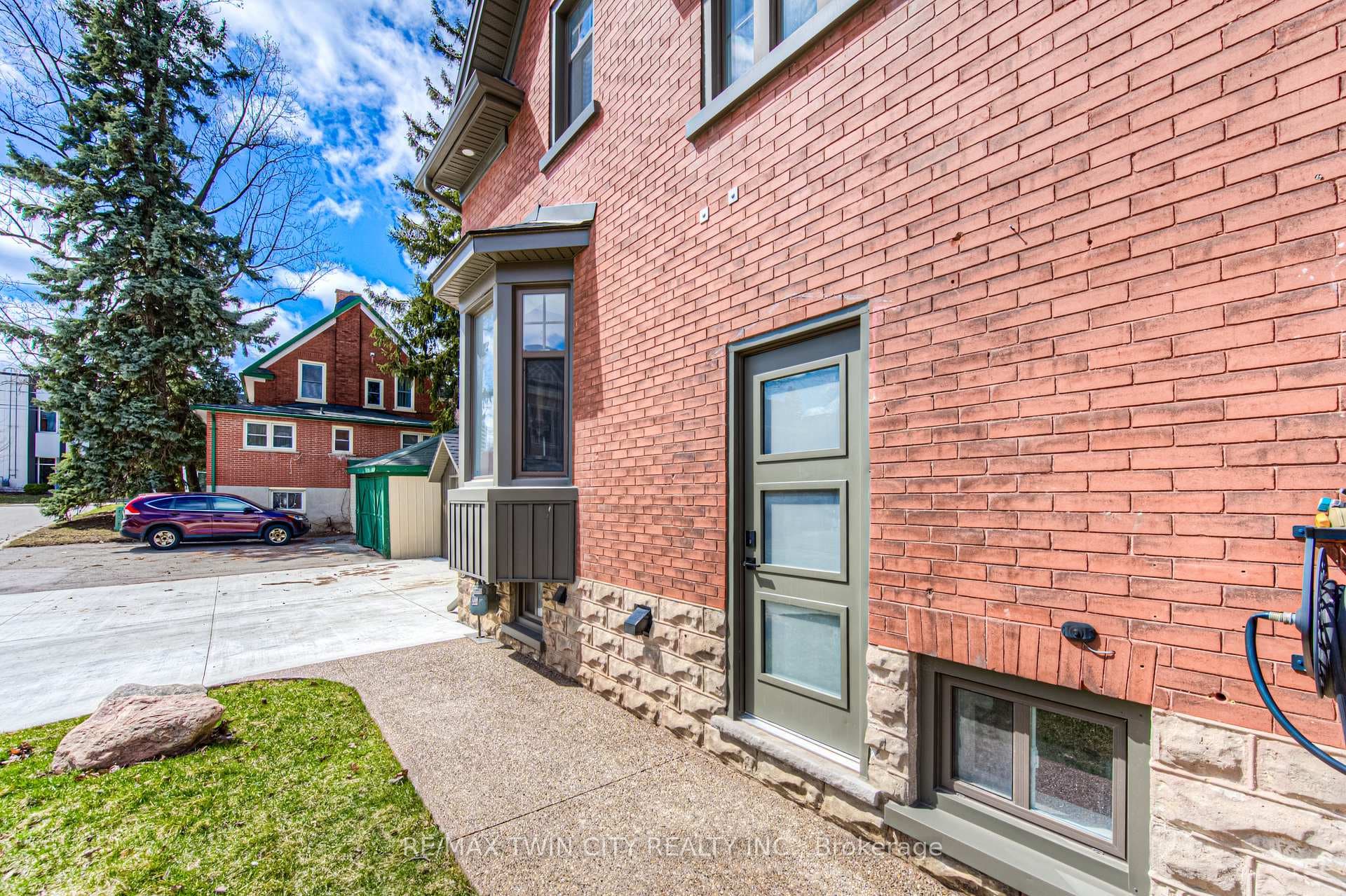 31 Dekay Street photo 42